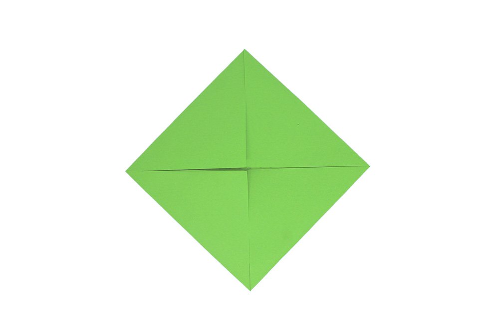 How to fold an Origami Box - Step 04