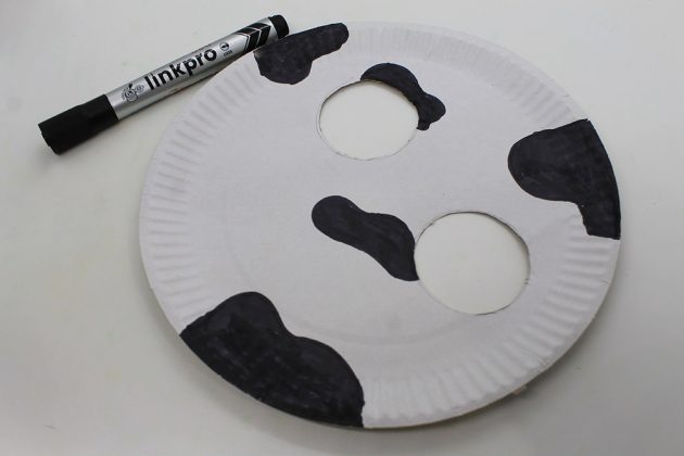 Cute Paper Plate Cow Mask | Free Printable Sheet - diy-magazine.com