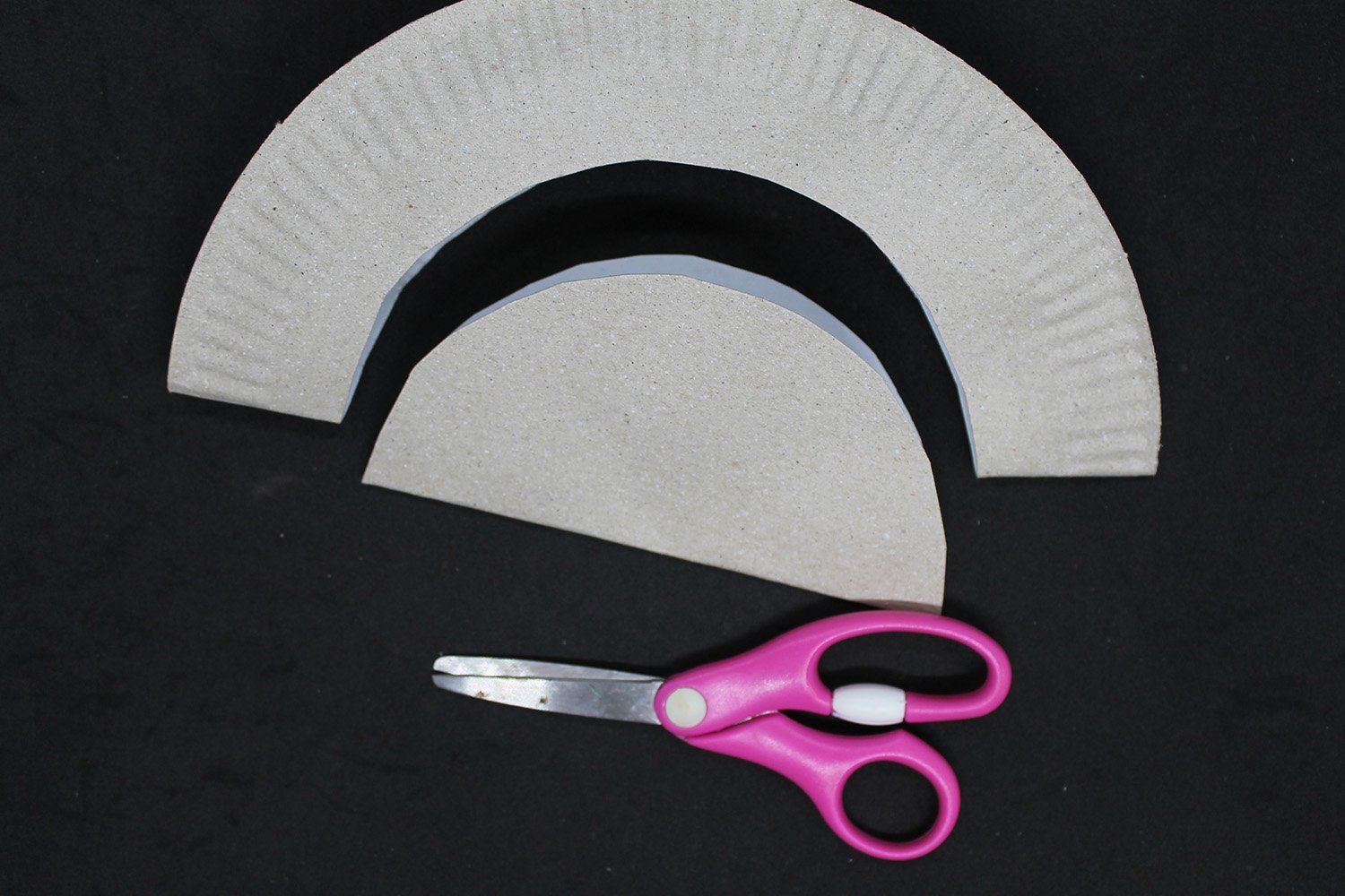 How to Make a Paper Plate Snake - Step 3