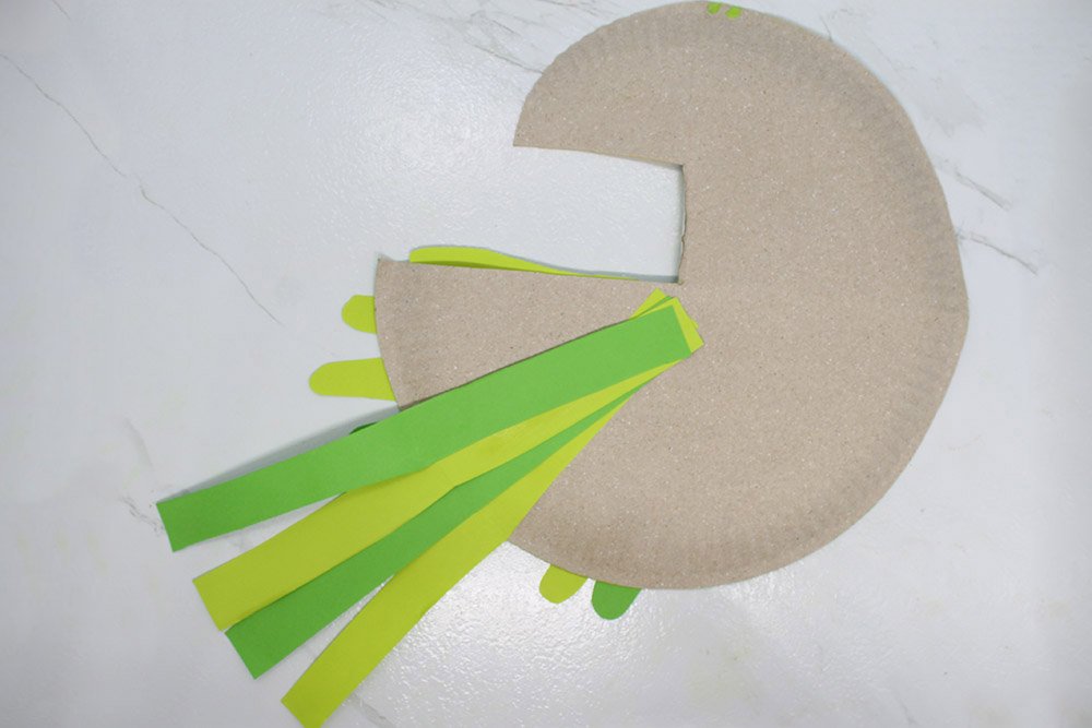 How to Make a Paper Plate Parrot - Step 028
