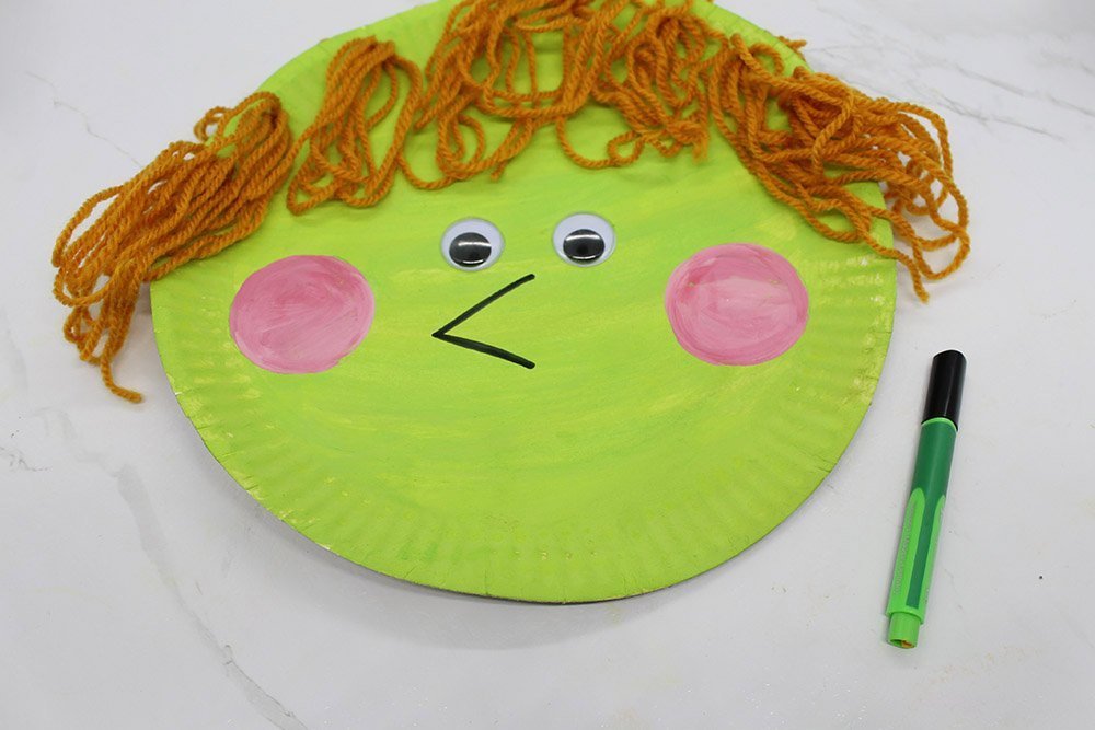 How to Make a Paper Plate Witch - Step 030