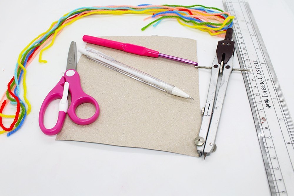 how_to_make_a_pom_pom_hat_supplies