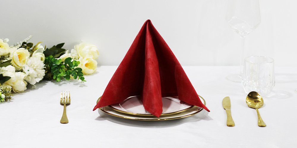 Easy Three-Fold Christmas Tree Napkin Folding Guide for Beginners